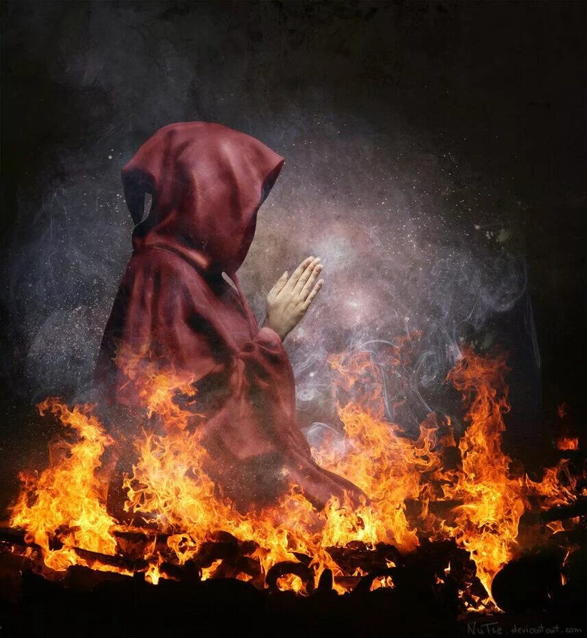 Сижу жгу. Жанна дарк на костре. Огонь в отношениях. Человек поджигает лес. Костер в лесу.