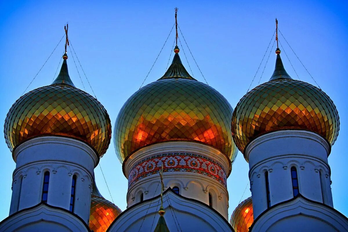 Фото куполов храмов. Византийский шлемовидный купол. Купол церкви Сергиев Посад. Купол Йошкар-Ола.