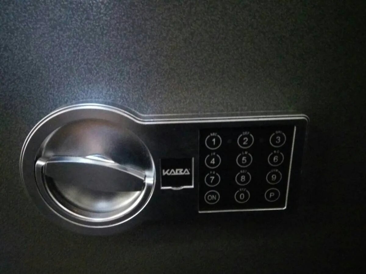 Как открыть сейф без ключа. Вскрытие сейфа. Открыть сейф без ключа в домашних. Сейф открыть без ключа в домашних условиях.