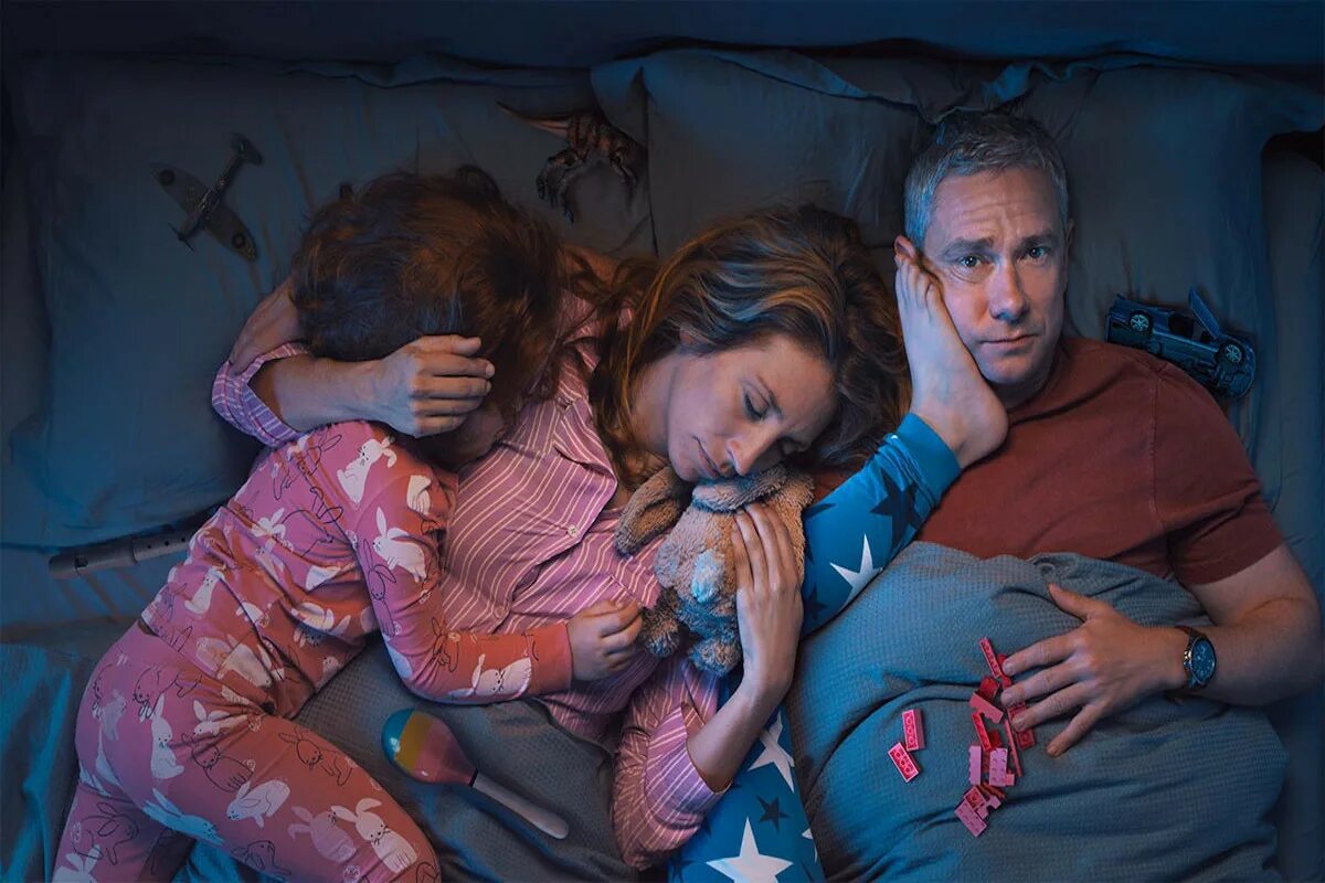 Родители через 5 лет. Родители года сериал 2025. родители года сериал великобритания. сериал родители года 2025 мартин фримен. родители года 1 сезон сериал.