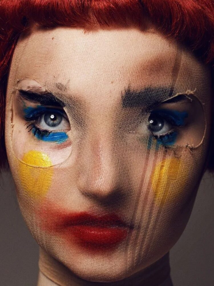 Креатива лиц. Макияж с геометрическими фигурами. Маски из необычных материалов. Необычные лица. Необычный макияж.