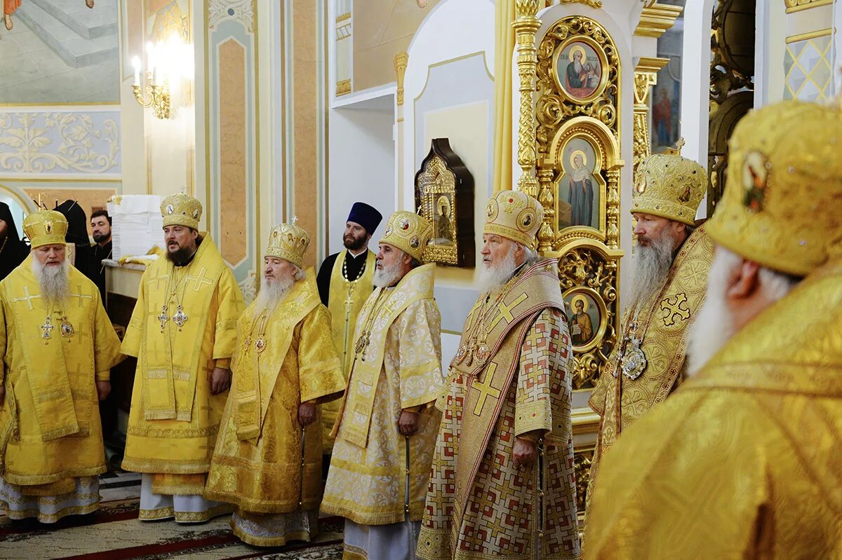 всенощное бдение спас на крови. служба в михайловском соборе. служба в михайловском соборе. георгиевская епархия право служить с открытыми царскими вратами. богослужение в свято мих ижевск.