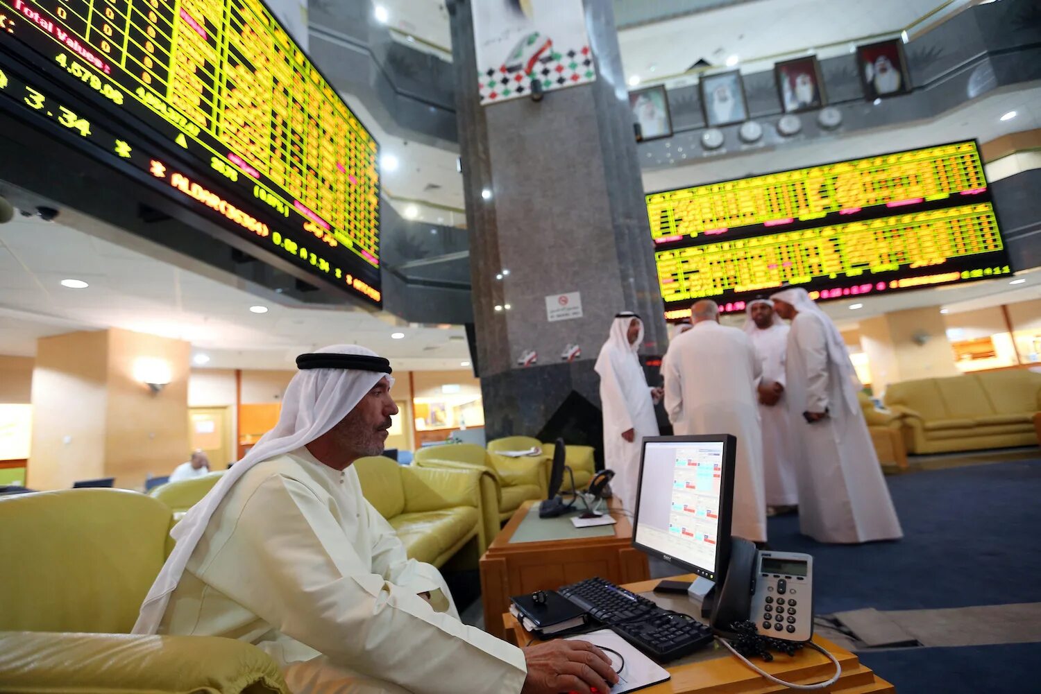 Фондовая биржа Абу-Даби. Emirates Islamic Bank Dubai. Фондовый рынок ОАЭ. Рынок в Саудовской Аравии.