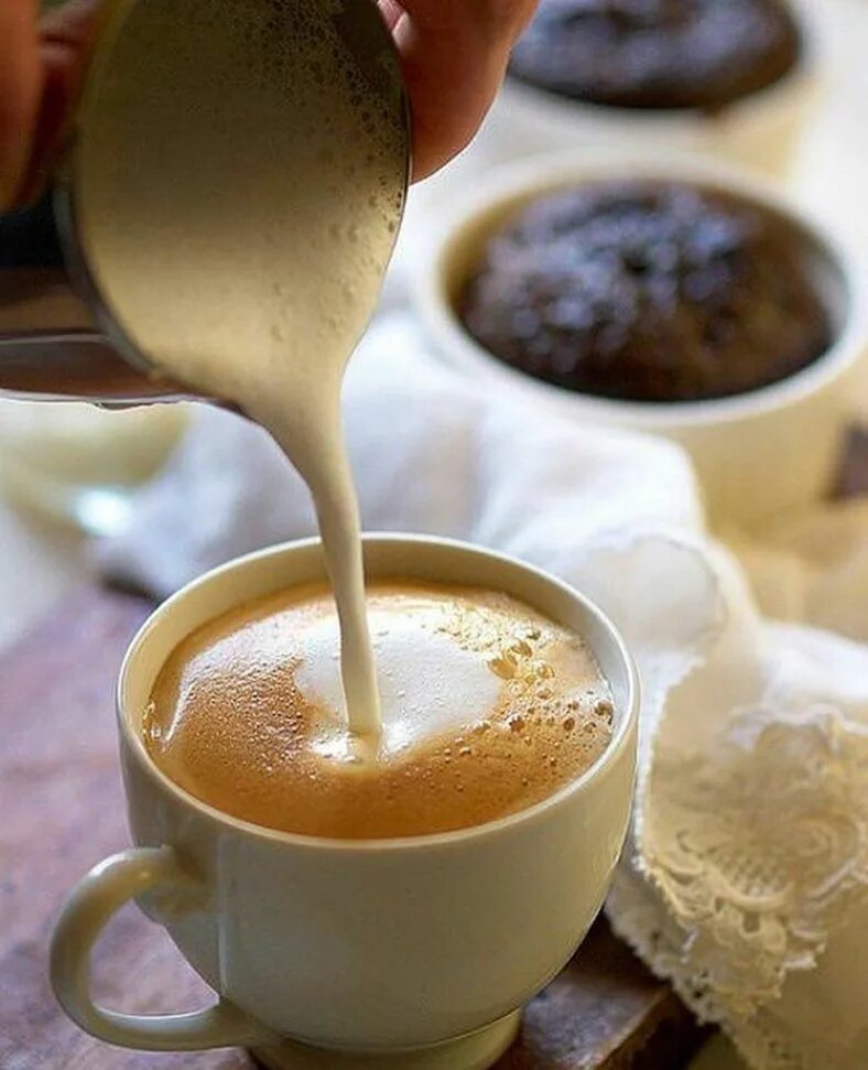 Вкусный ароматный кофе. Доброе утро кофе. Чашечка утреннего кофе. Вкусный утренний кофе. Кофейного утра!.