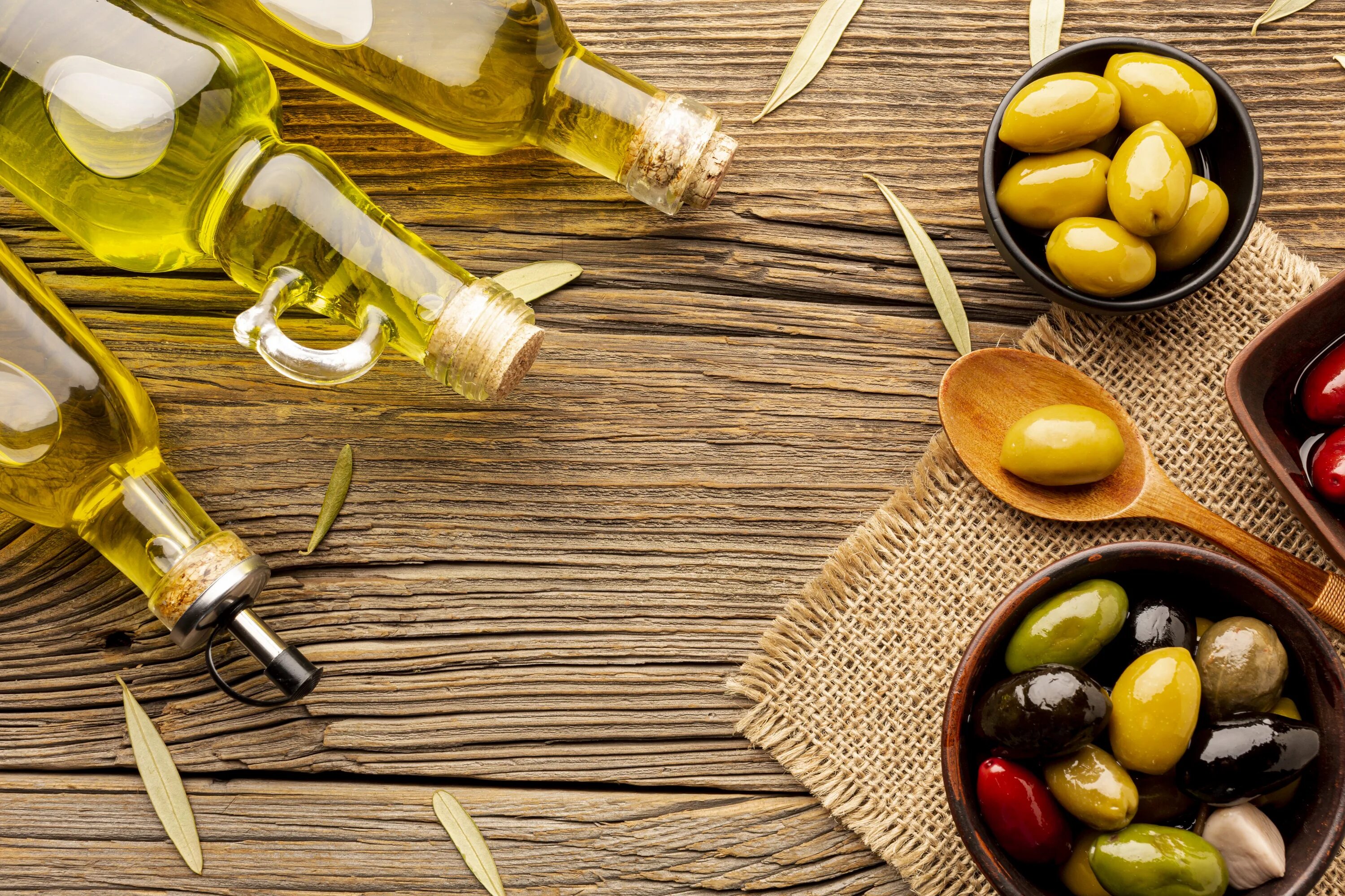 Оливковое масло. Бутылка оливкового масла. Оливки фон. Оливковое масло фото.
