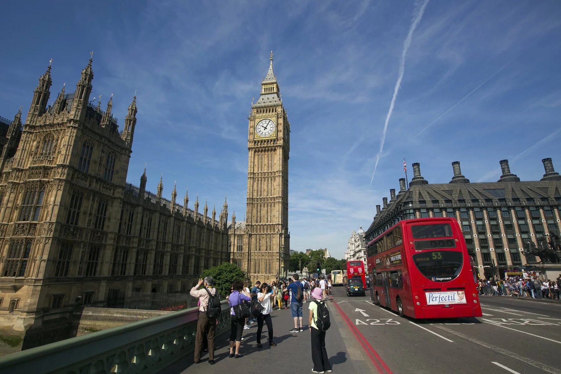 London duck tours. Люди в городе. Двухэтажный автобус в лондоне. Англия биг бен фото. Экскурсионный туризм.