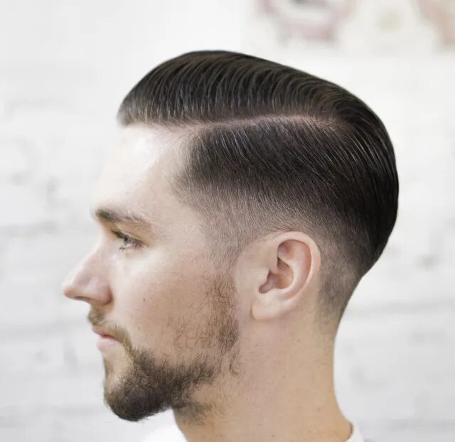 Кто играл фейд рауту. Low Fade Pompadour. Низкий фейд + Помпадур. Фейд квадратная форма.