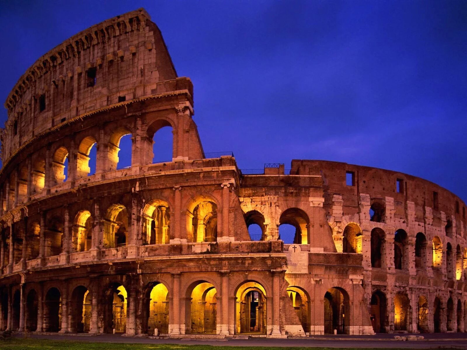 Full rom. Колизей в Риме. Архитектура Италии Колизей. Италия столица Рим Колизей. Чудо света Римский Колизей в Италии.