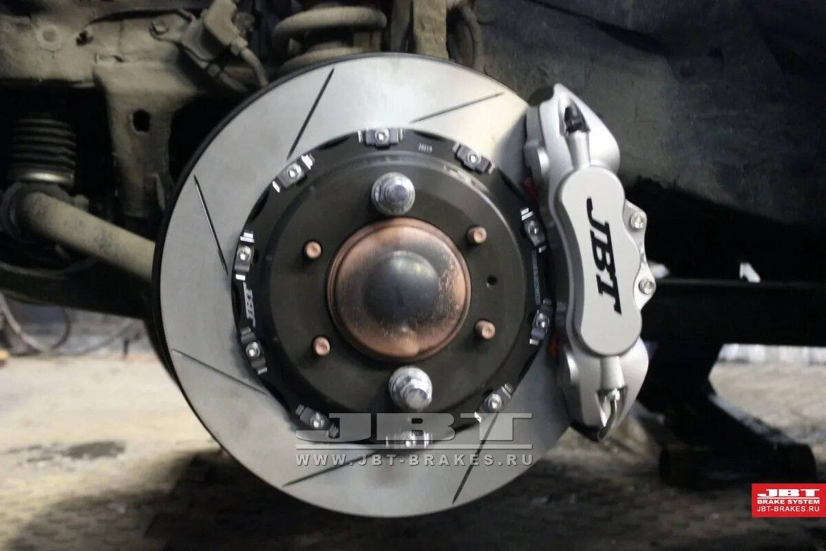 тормозные колодки land cruiser prado 150. тормозная система прадо 150. задний суппорт прадо 150. спортивные суппорта тойота c-hr. суппорт прадо 150.