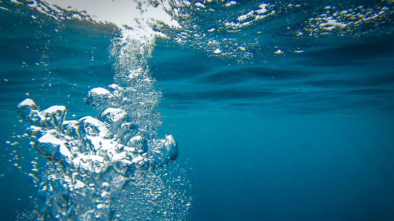 Вода фон. Чистая вода. Красивая вода. Изображение воды. Вода без движения