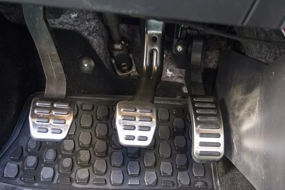 Китайские накладки на педали лансер 9. - Mitsubishi Lancer IX, 1,6 л, 2008 года 