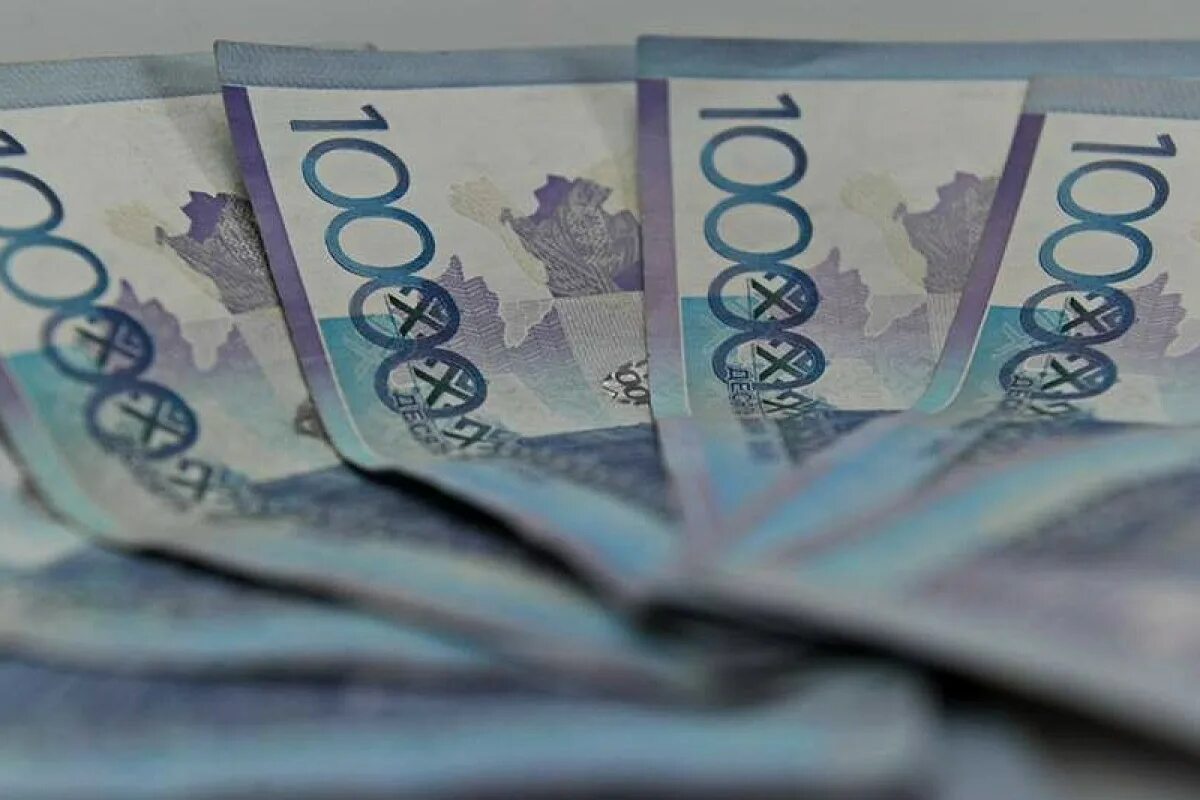 1000000 тенге в сумах. Тенге. Тенге купюры. Много денег тенге. 1000 тенге 2014.