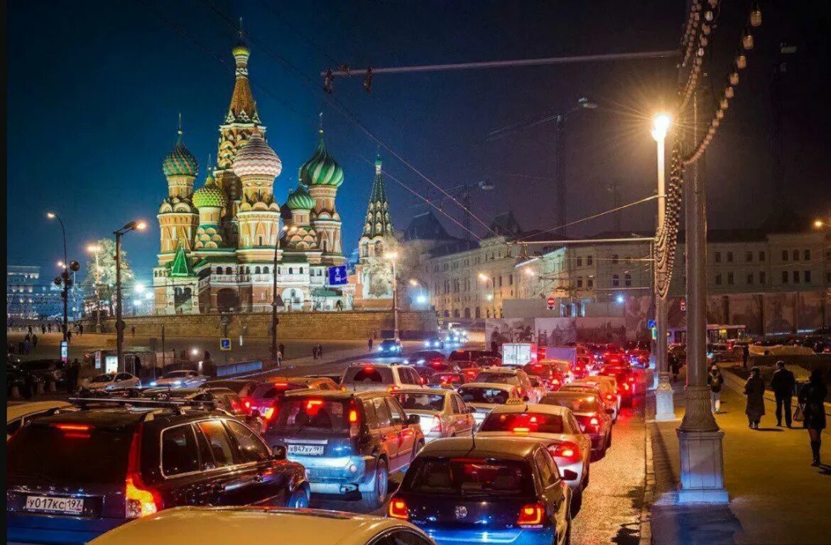 Ночные дороги Москвы. Москва ночью. Машины на дорогах Москвы. Москва дорога. Что было вчера вечером в москве