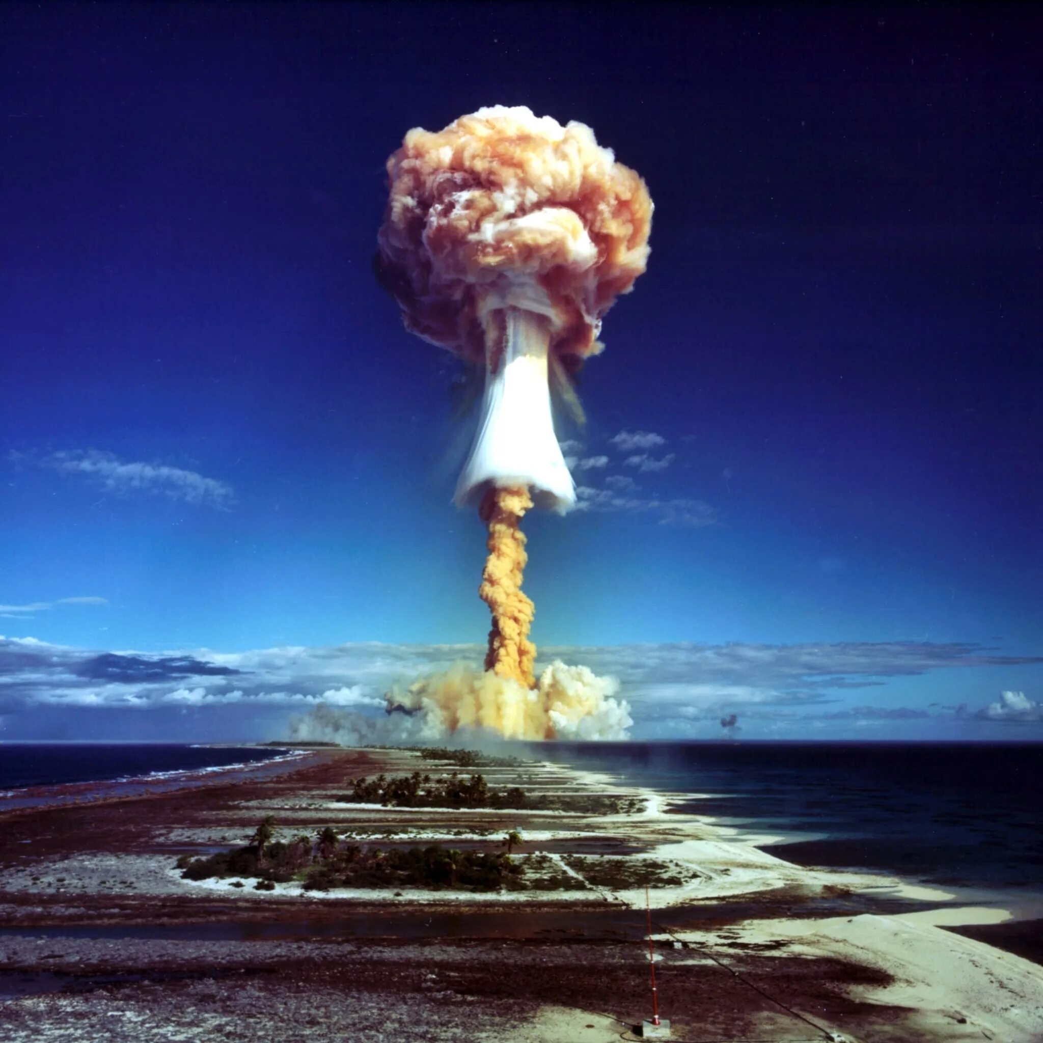 Испытания войной. Семипалатинск ядерный полигон. Атомный взрыв Семипалатинск. Взрыв Семипалатинский ядерный. Семипалатинск испытания ядерного оружия.