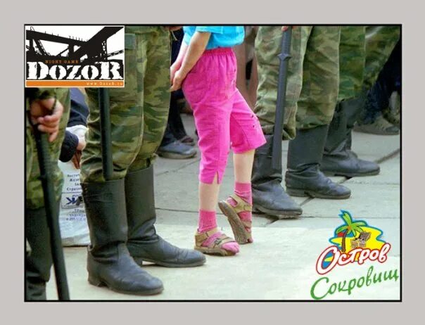 По команде равняйсь военнослужащие. Равняйсь смирно. Держать равнение. Смирно равнение. Равняйсь смирно равнение.