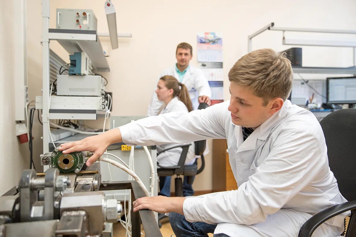 Окб предприятия. Директор завода мэл. Владимир сухоруков апкб. Завод ао окб кристалл. Ао окб кп мытищи.