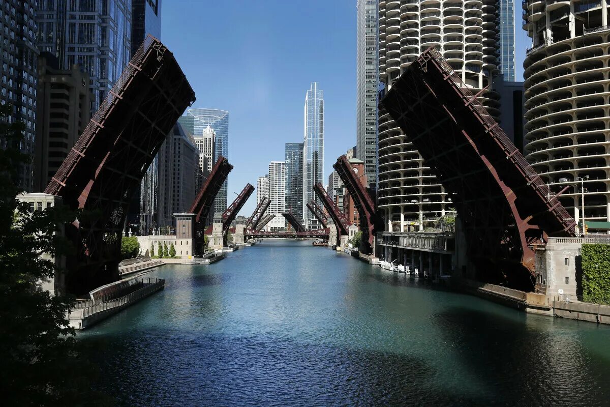Сколько мостов в америке. Чикаго мост Мичиган. Чикаго 2022 город. Чикаго штат Иллинойс. Великолепная миля Чикаго.