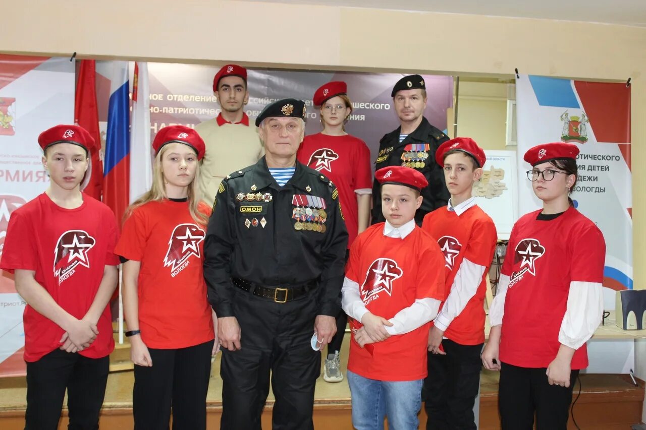 Знак юнармеец. Центральный дом юнармии. Центр дом юнармии. Авангард юнармия москва. Центр дом юнармии.