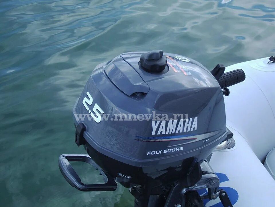 Лодочный мотор ямаха 5 л с. Yamaha f 2,5. Yamaha 2.2 Лодочный мотор. Лодочный мотор Ямаха 2.5 четырехтактный. Лодочный мотор Yamaha f2.5AMHS.
