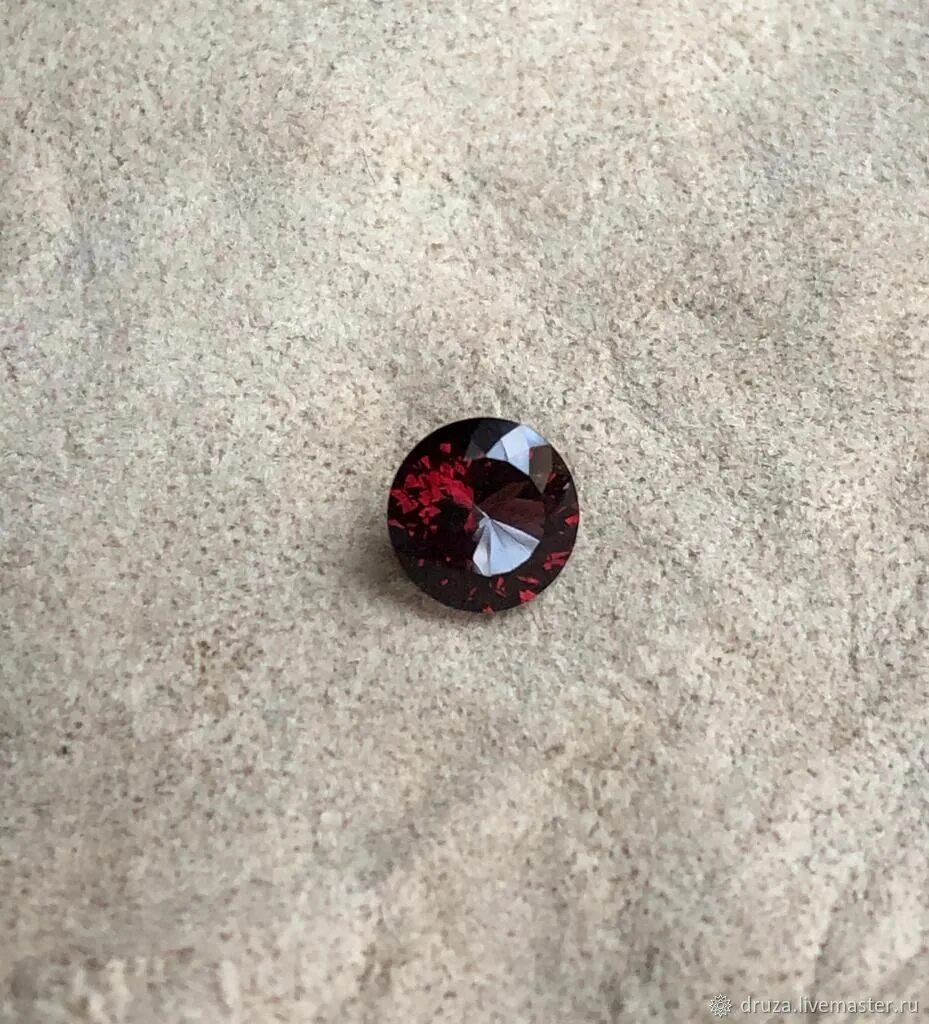 Gmj spinel red. Голубая шпинель фото. Бирманскую шпинель фото. Салон шпинель. Салон шпинель.