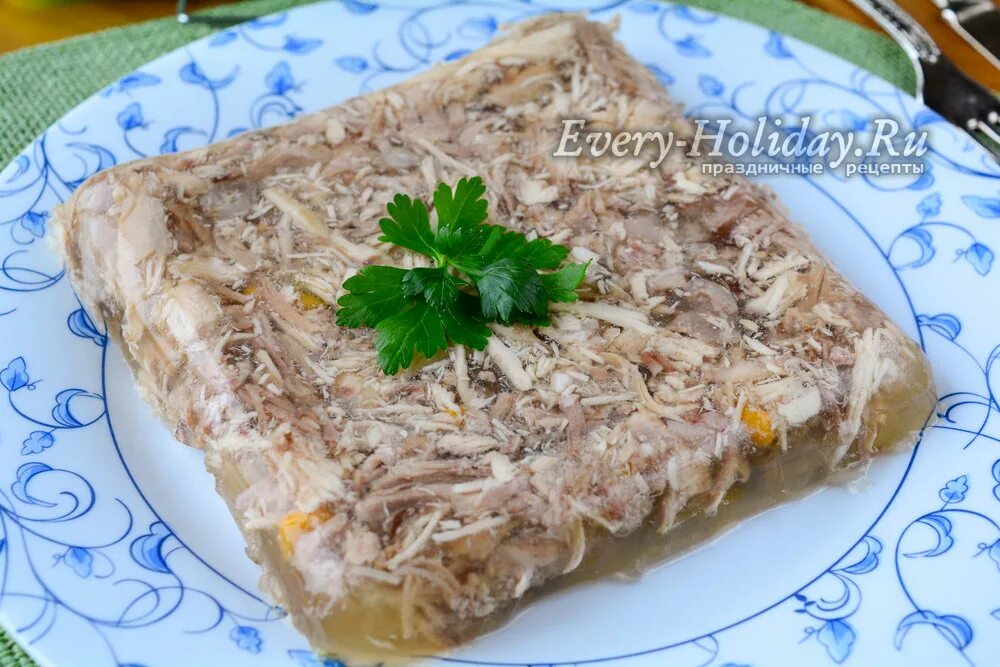 Как сварить вкусный свиной холодец. Холодец из рульки. холодец из рульки свиной. холодец из свининой рульки. холодец из свиных ножек и рульки.