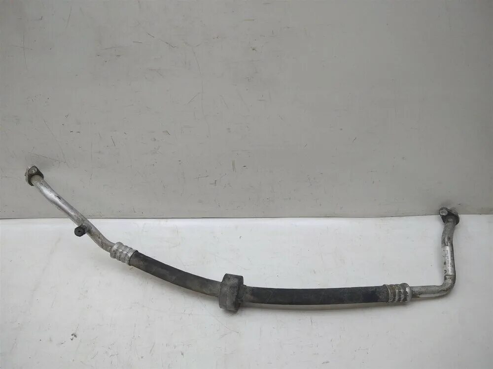 Трубки кондиционера меган 2. 924544434r. 924541130r renault трубка. Логан 1 трубка кондиционера высокого давления. Трубка кондиционера логан 2.