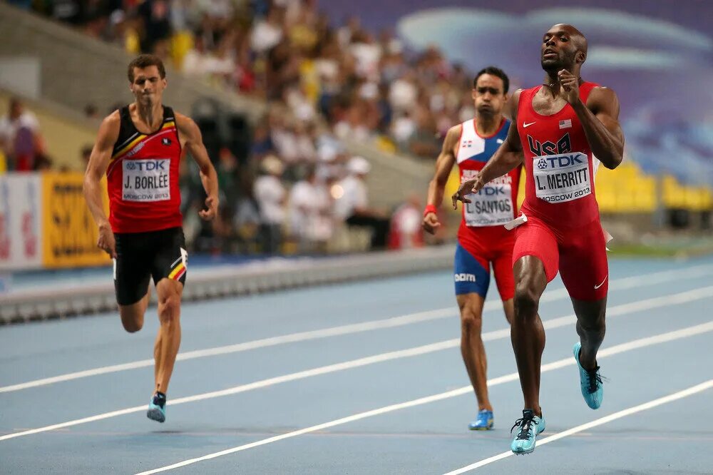 Спортсмен бегающий на длинные дистанции. Лашон Мерритт. Спринт 400 метров. Лёгкая атлетика 400м. Легкая атлетика 400 метров.