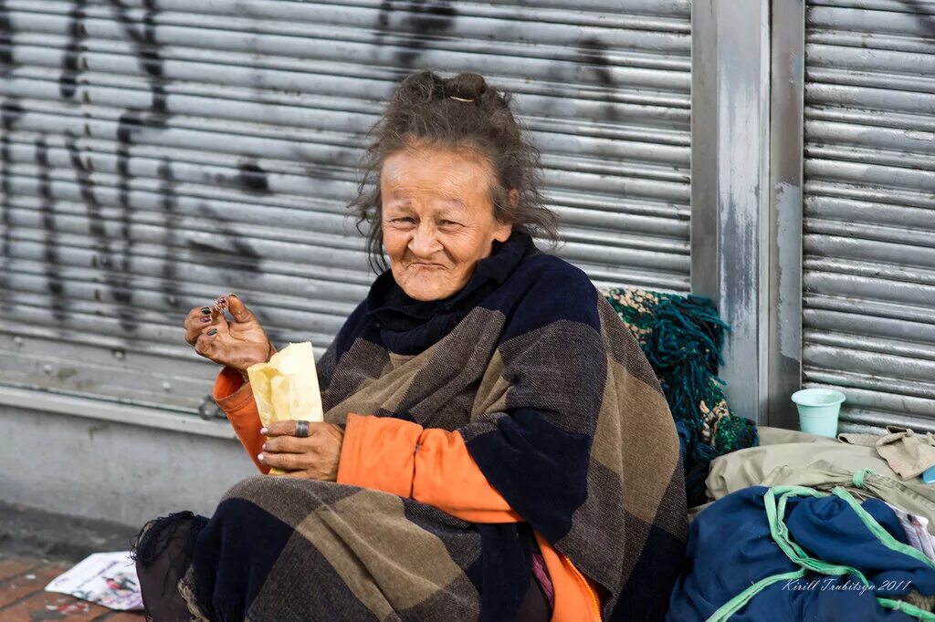 Девушка бомж. Неухоженная женщина. Красивые женщины бомжихи. Девушка бомж. Девушка бомж.