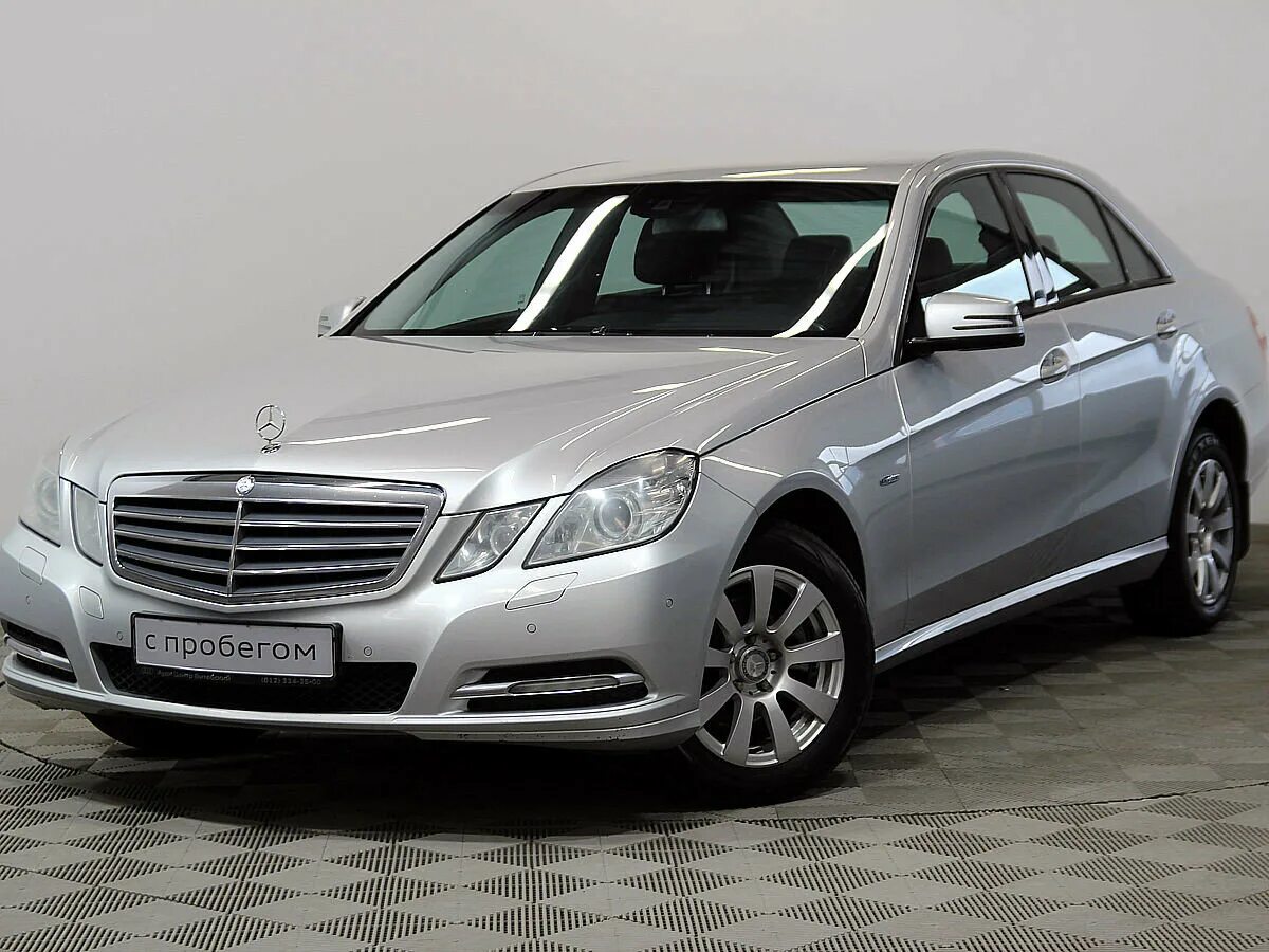 Е класс 2012 года. Mercedes Benz е-class (w212). Mercedes e200 w212. Мерседес-Бенц e200 2012. Mercedes Benz e200 212.