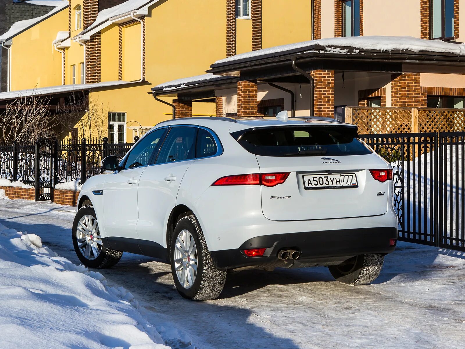 F pace 2016. Jaguar f-pace 2016. ягуар f pace 2016. jaguar f-pace сзади. yaguar f pace сзади.