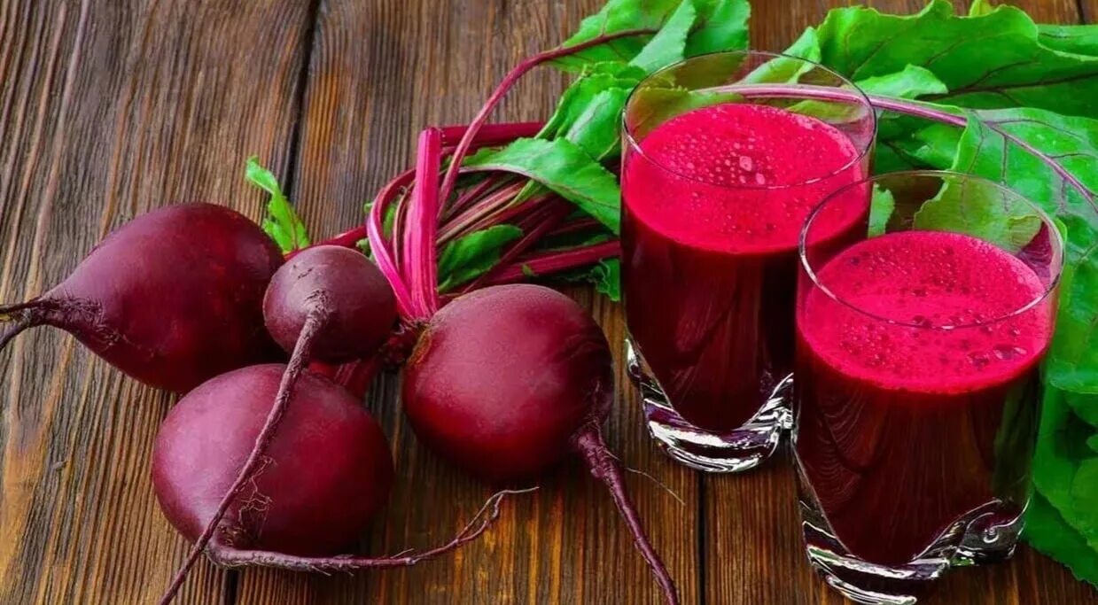 Можно пить сок свеклы. Свекольный бетанин. Свекла beetroot. Свекольный сок. Сок свеклы.