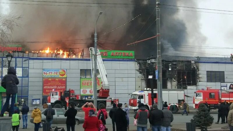 Проспект Победы вьетнамский рынок Оренбург. ТЦ мир Оренбург пожар. Вьетнамский рынок Оренбург пожар. Пожар на проспекте Победы. В каком году сгорел тц