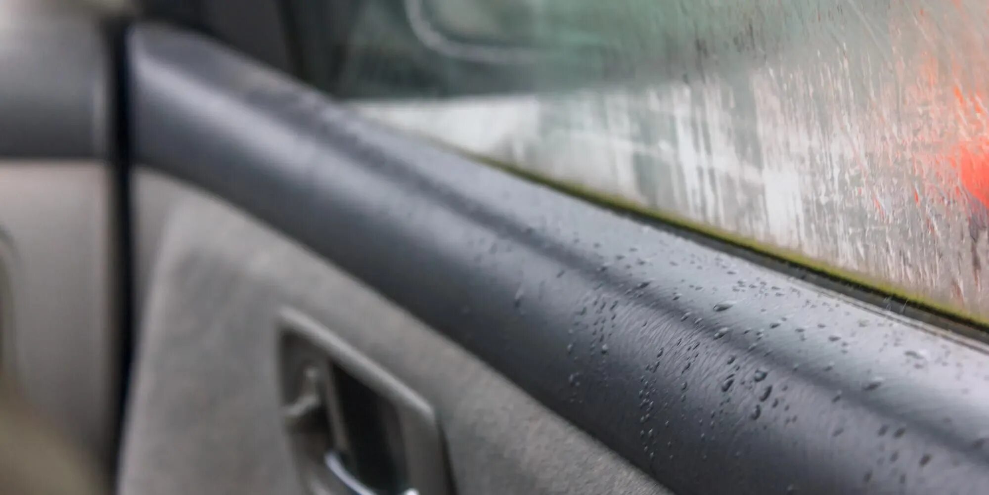 Сырость в авто. В машине конденсат на стеклах. Запотевшее окно в машине. Влага в автомобиле. Сырость в машине.