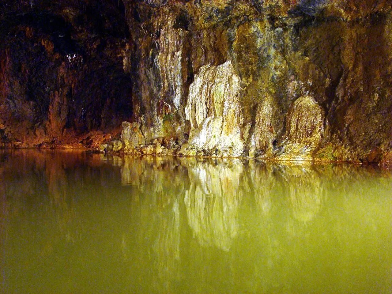 тюрингия пещеры. грот фей в заальфельде в тюрингии. грот пещера. грот фей в заальфельде в тюрингии. тайное озеро заальфельд.