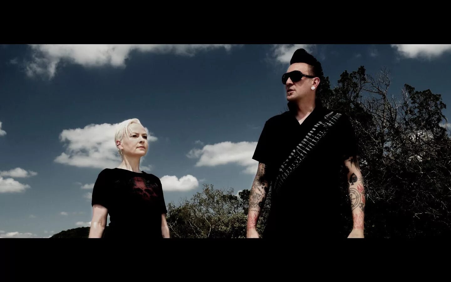 Waiting for feedback. Time for feedback. Скелет перед компом. Обратная связь flat design. Waiting for feedback.