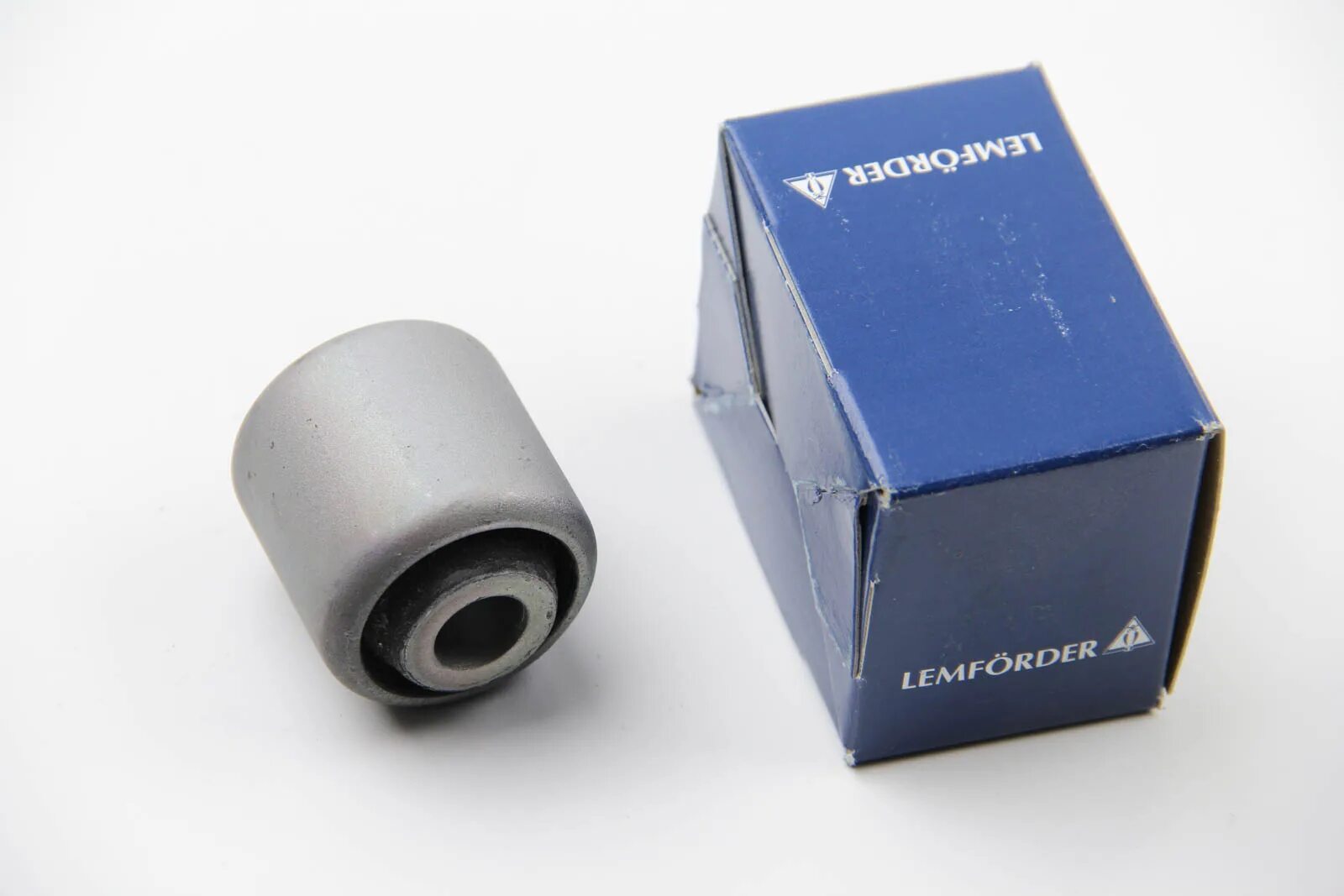 Сайлентблок переднего рычага бмв х5 е53. Сайлентблок bmw e71 лемфердер. Задние сайлентблоки бмв х5 е53. Подвеска bmw x5 e70. Сайлентблоки h образных рычагов бмв х5 е53 артикул.