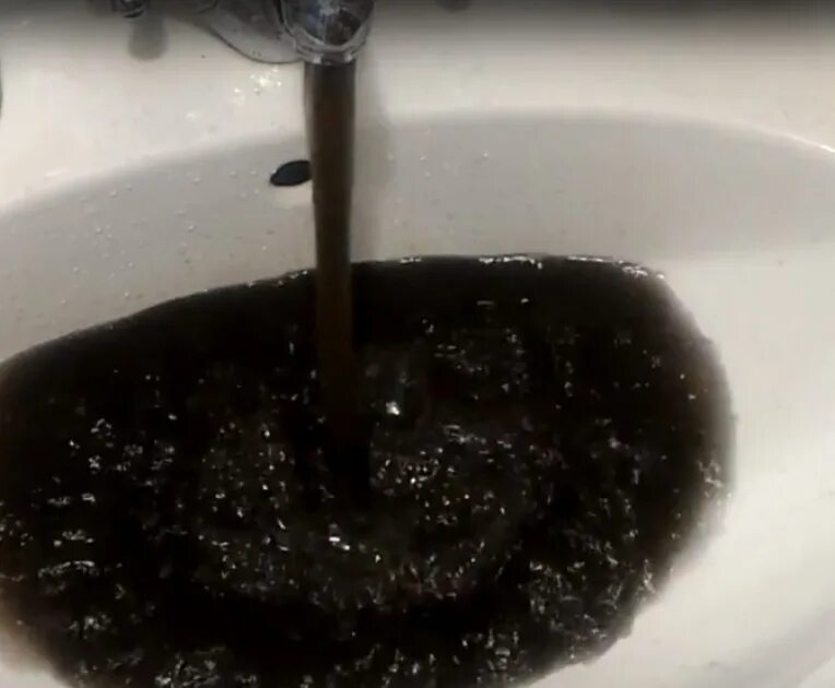 Черная вода в доме