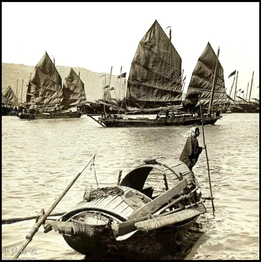 Китайское судно с парусами циновками 6. Китайские джонки 19 век. Китайская Джонка 17 век. Китайские лодки старинные. Японские корабли.