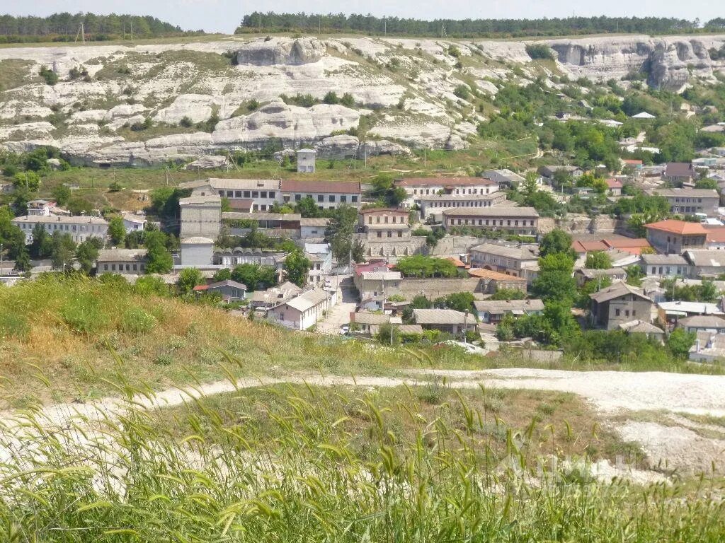 Согласно бахчисарайскому