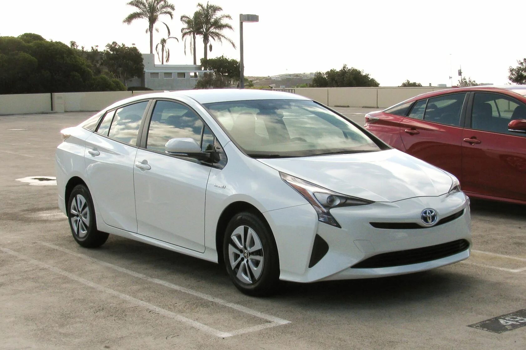 Prius drive. Toyota prius 2016. toyota prius c 2016. тойота приус 2016 года. тойота приус 2016 белая.
