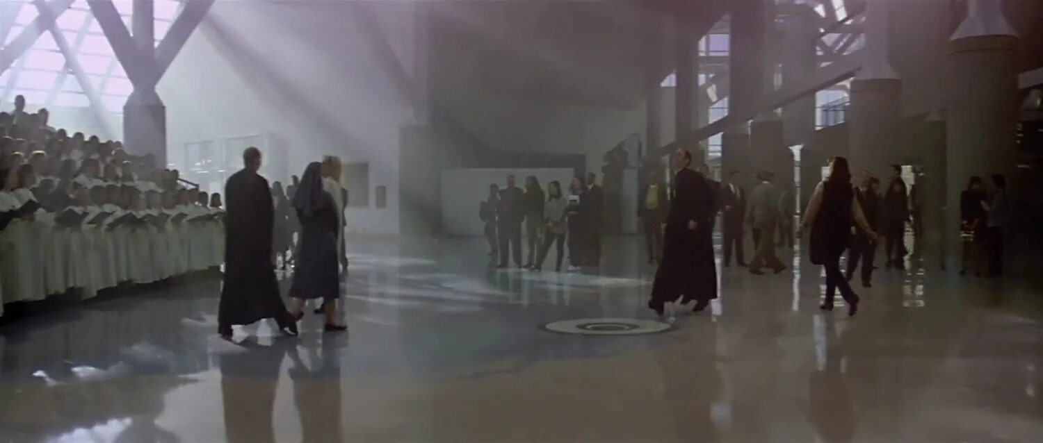 Священник танцует. Священник на дискотеке. Николас кейдж фильм священник. Священник танцует. Священник танцует.