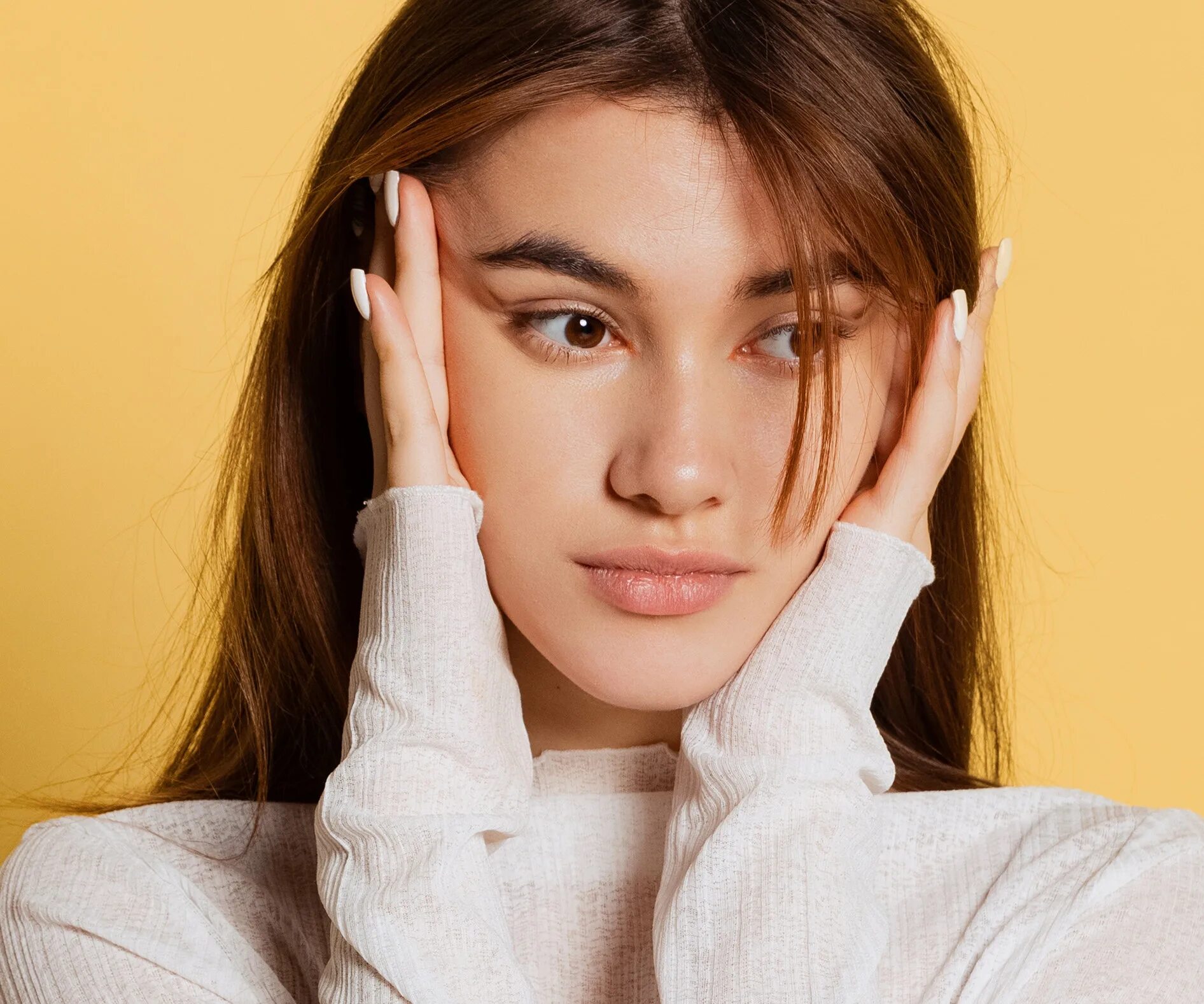 Дёргается левый глаз причины. Трет глаза. К чему дергается глаз у женщин. Причины дерганья глаза. К чему дергается глаз у женщин.