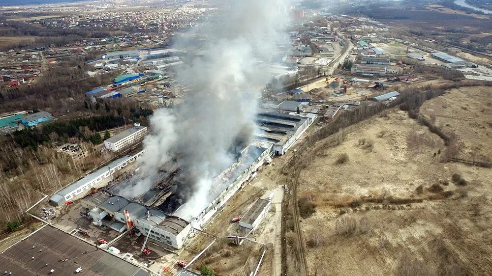 Пожар на алюминиевом заводе в Дмитрове. Пожар на ДОЗАКЛ В Дмитрове. Завод ДОЗАКЛ В Дмитрове. Пожар на заводе ДОЗАКЛ В Дмитрове.