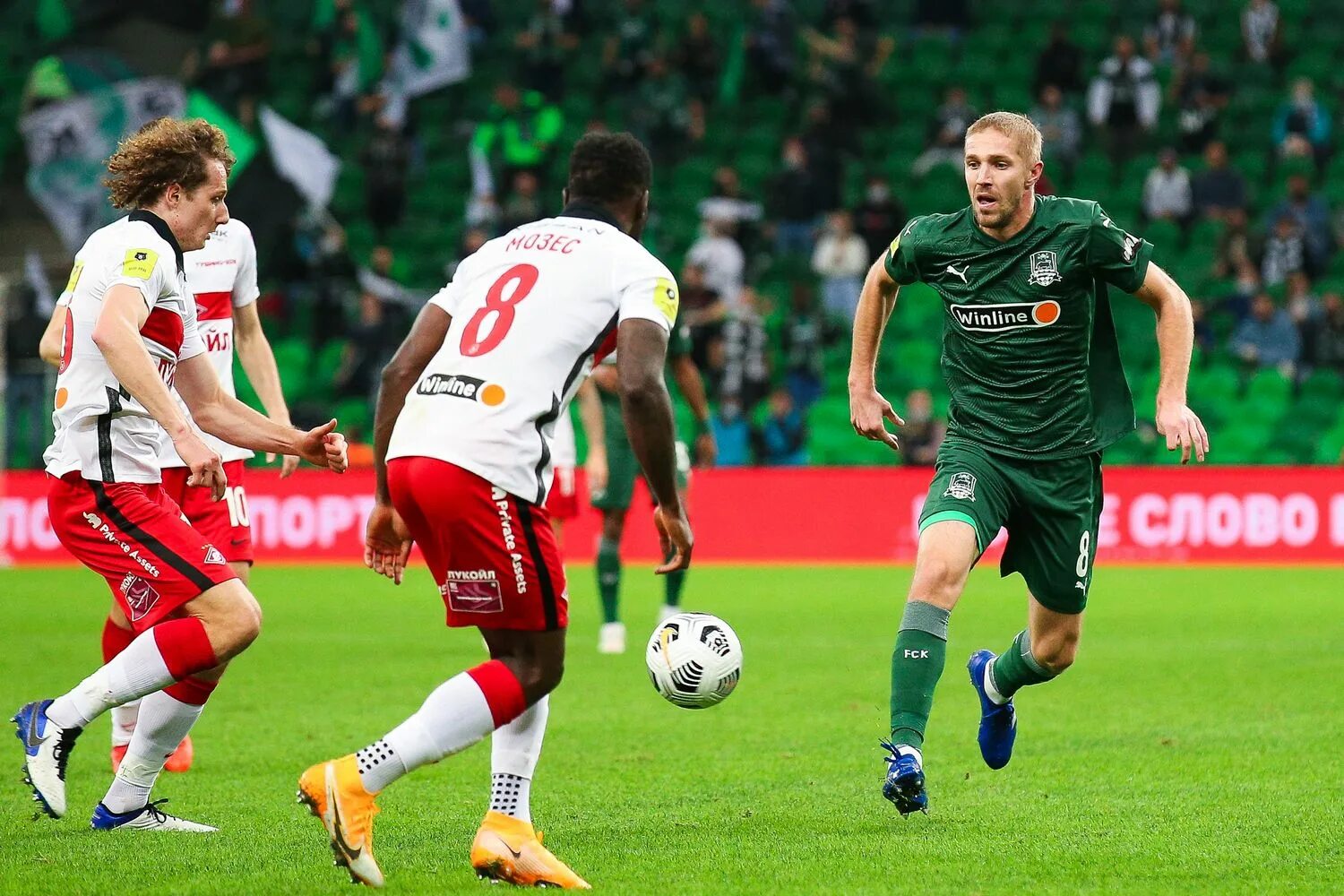 Краснодар следующий матч. Локомотив краснодар жемалетдинов. Матч краснодар локомотив. Фк краснодар празднование. Кузяев зенит 2022.