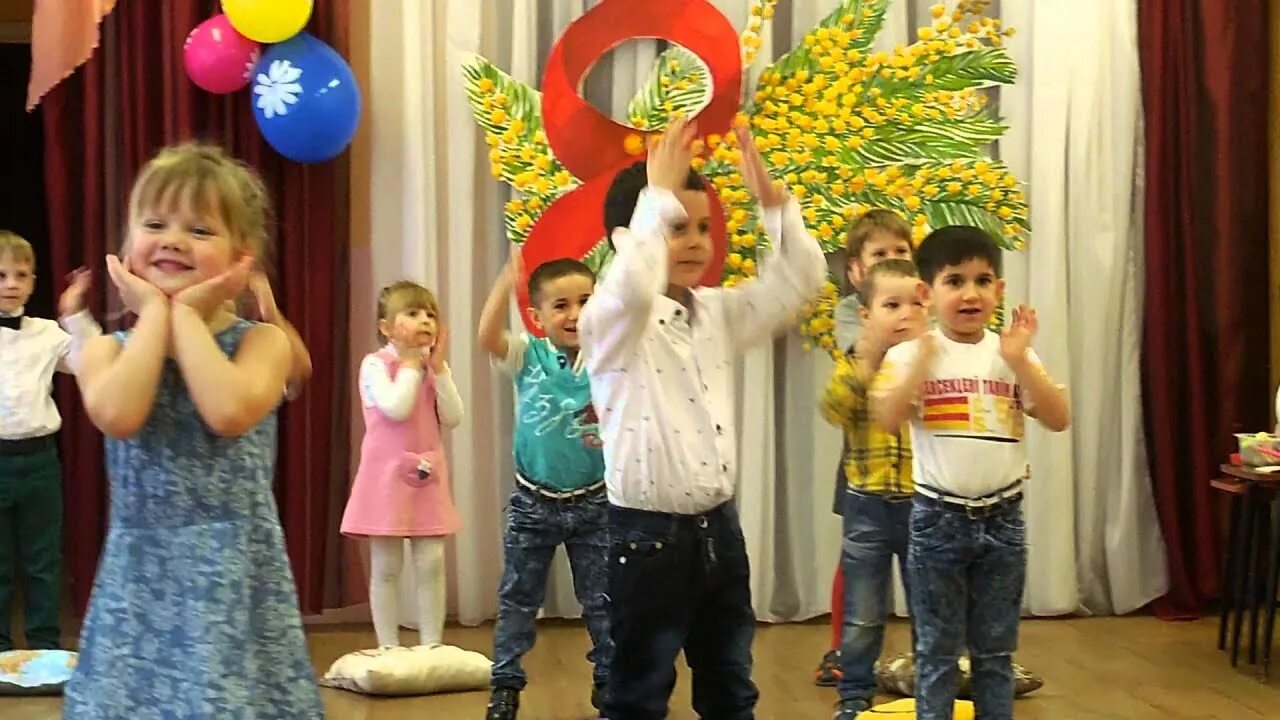 Танец губки бантиком в детском саду видео