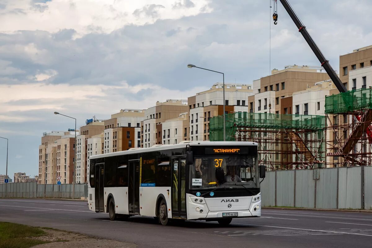 Irisbus citelis 18m. 2 автобус астана. 53. Астана 56 маршрут автобус. 2 автобус астана.