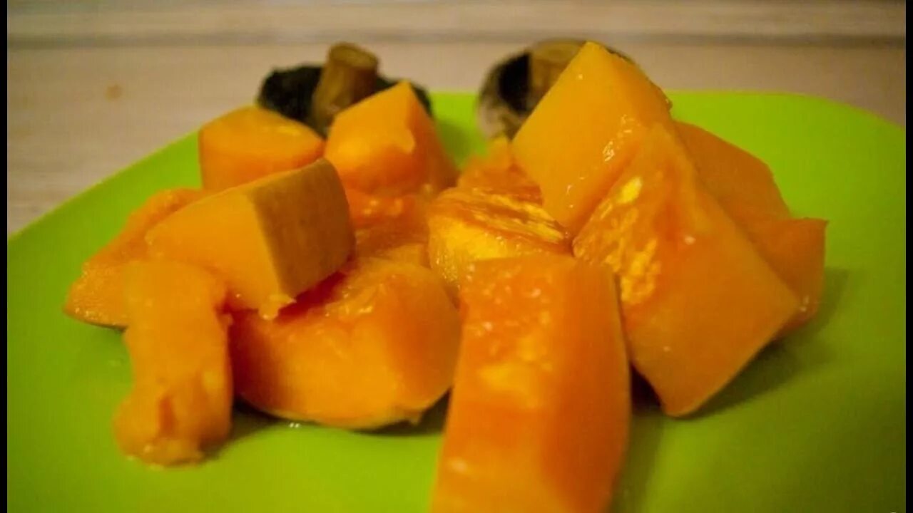 Как приготовить пареную тыкву. Кусочек тыквы. ломтик тыквы. тыква с грибами в духовке. как запечь тыкву в духовке кусочками вкусно.