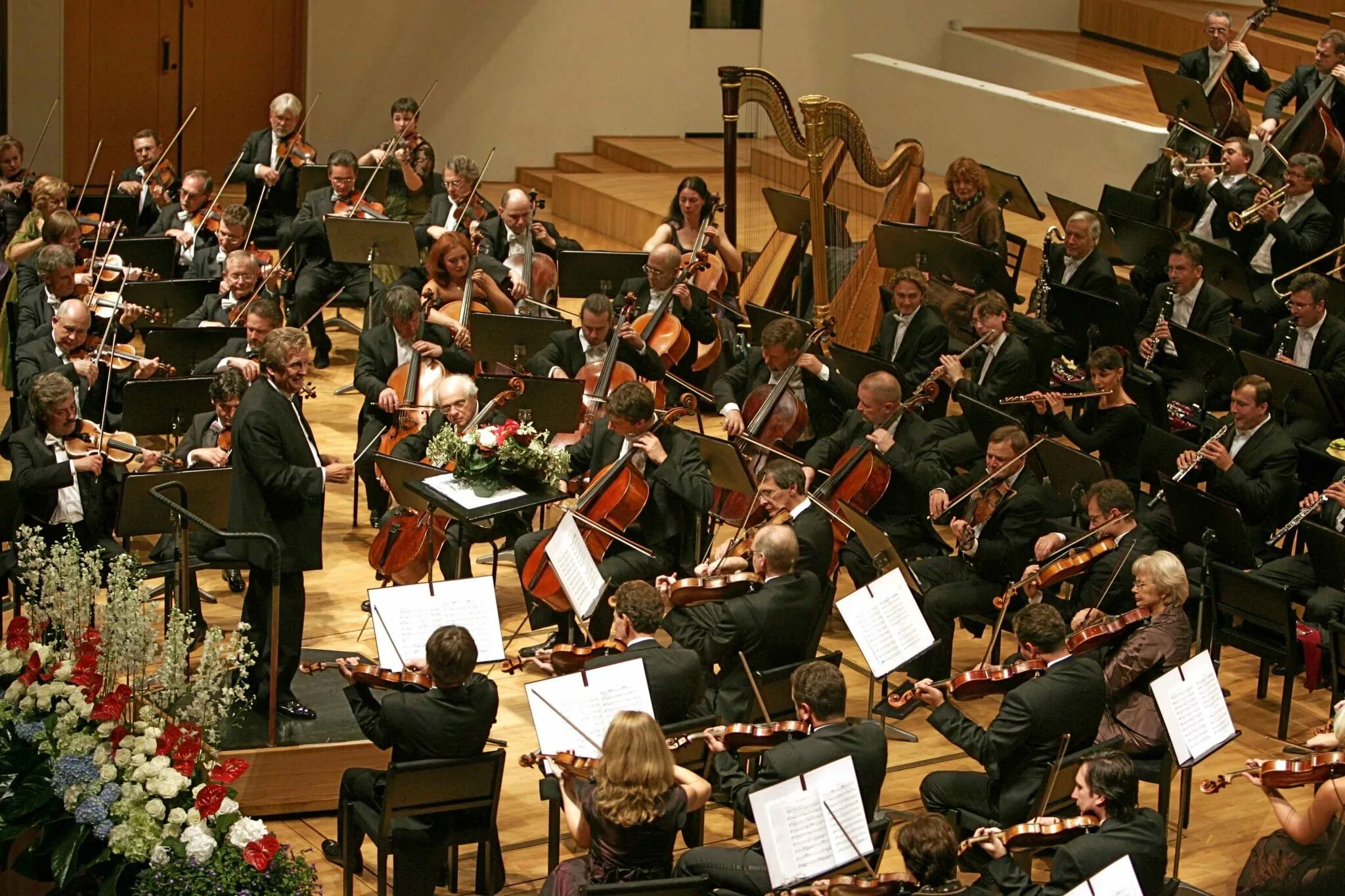 Orchestra. Большой симфонический оркестр имени Чайковского. БСО им Чайковского оркестр. Большой симфонический оркестр им Чайковского дирижер. Большой симфонический оркестр им Чайковского официальный.