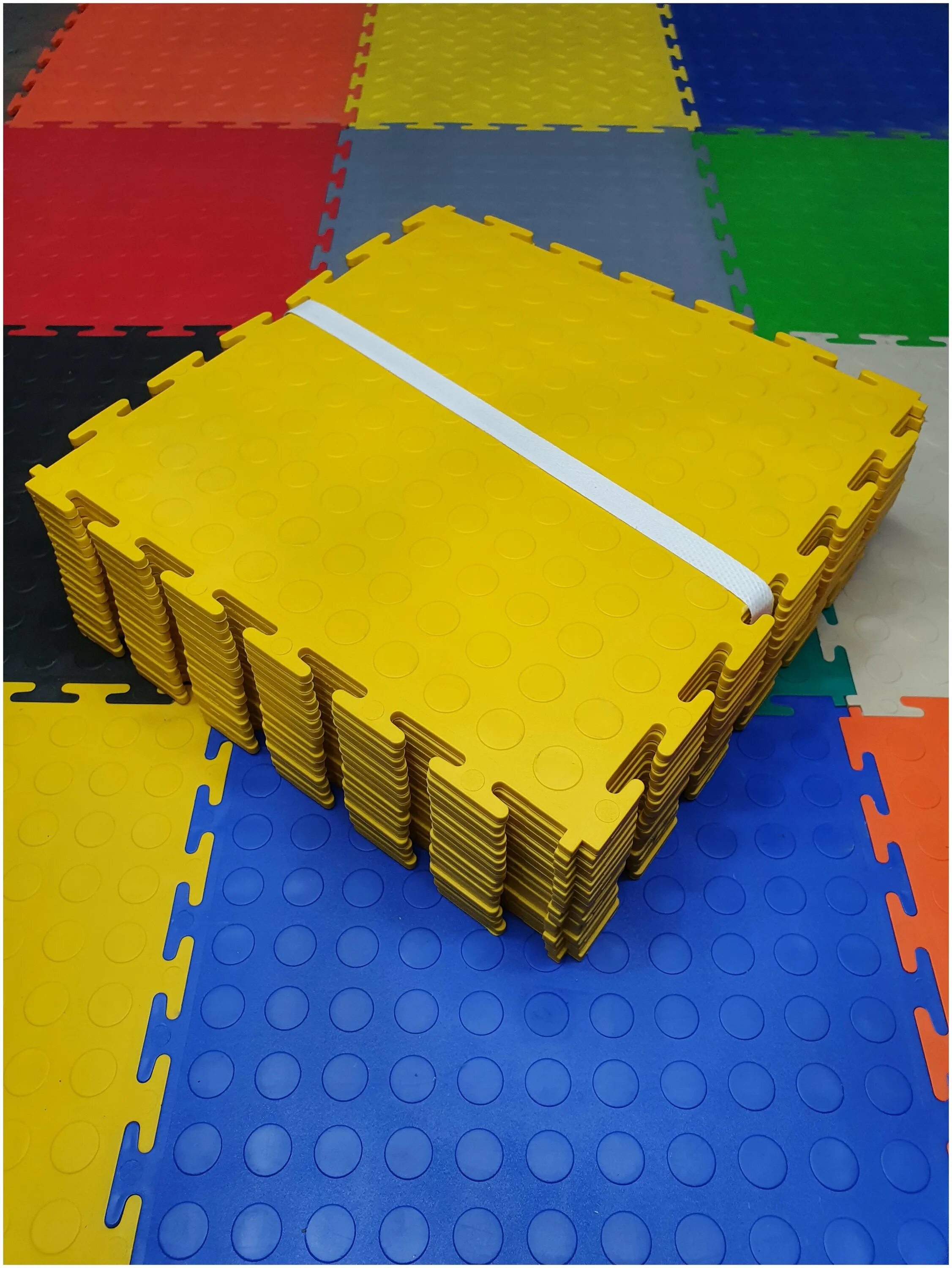 Модульная плитка пвх для гаража. Модульное пвх покрытие. Модульная плитка пвх. Унипол пвх плитка. Модульная плитка резинопласт.