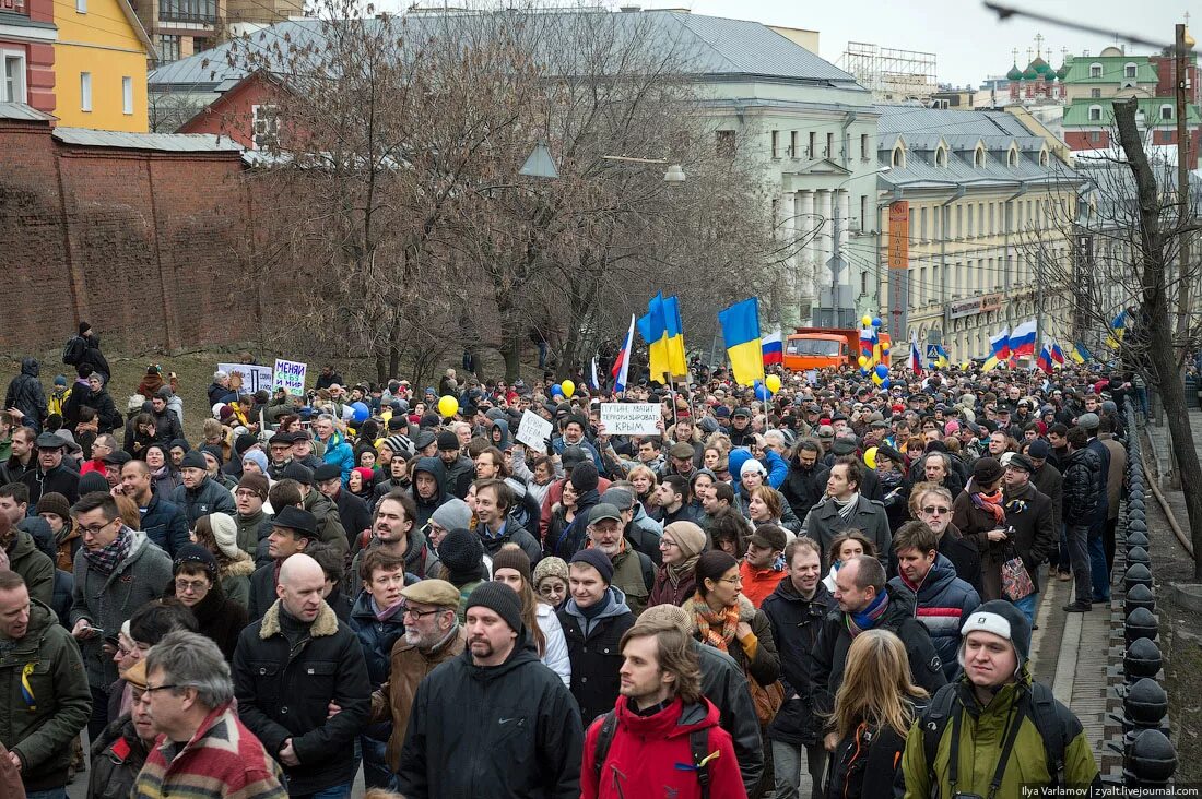 Весело сегодня в москве украина. Антивоенные протесты в России 2014. Антивоенные митинги в России. Митинг в поддержку Украины в Москве.